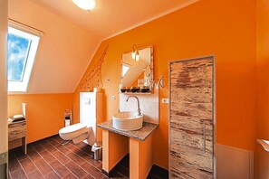 Comfort House, 2 Bedrooms | Bathroom | Shower