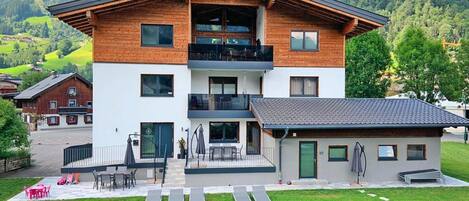 Classic Apartment, 3 Bedrooms | Exterior