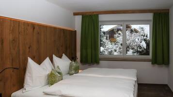 4 phòng ngủ, trang bị nội thất với thiết kế riêng biệt, bộ trải giường