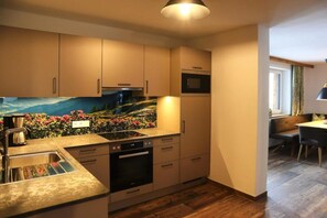 Fridge, microwave, dishwasher, coffee/tea maker