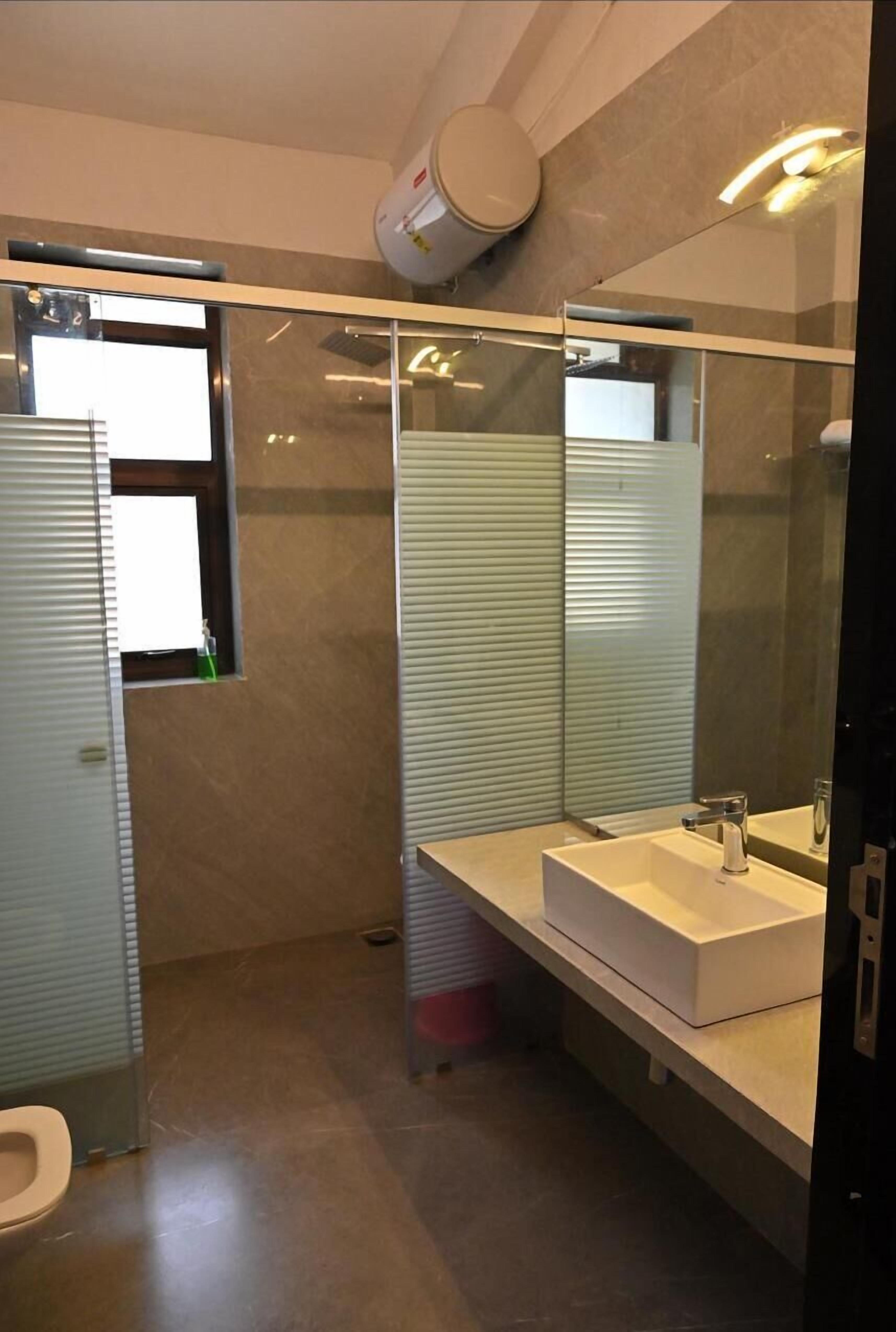 Shower, soap, shampoo, toilet paper