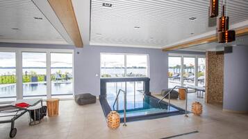 Apartamento luxo, 2 quartos | Piscina | Piscina externa, piscina aquecida