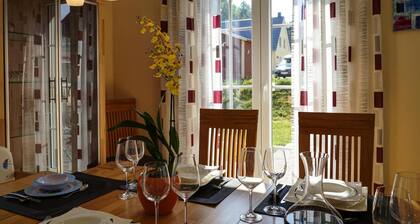 Holiday House Nightingale, Glowe