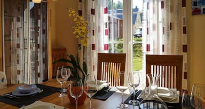 Holiday House Nightingale, Glowe