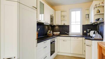 Rumah Deluks, 4 kamar tidur | Dapur pribadi | Lemari es, microwave, oven, dan mesin pencuci piring