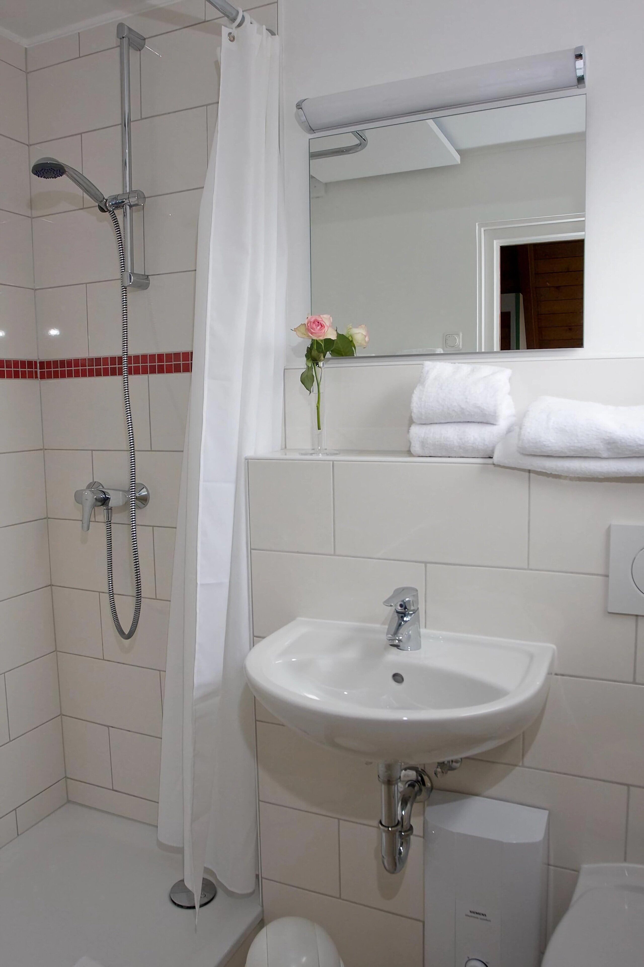 Deluxe House, 3 Bedrooms | Bathroom | Shower