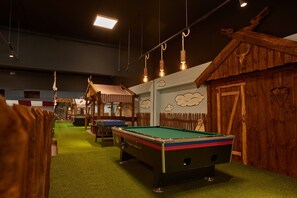 Luxury House, 3 Bedrooms | Game room - Ferienhaus im Ostseeresort Dampland in Perfekter Lage (Damp)