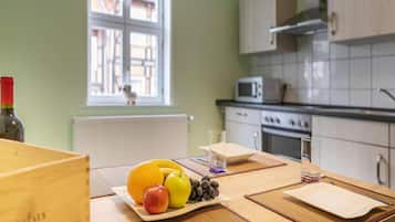Deluxe Apartment, 3 Bedrooms | Private kitchen | Fridge, microwave, oven, dishwasher
