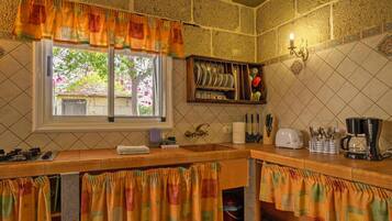 Rumah Comfort, 2 kamar tidur | Dapur pribadi | Lemari es, microwave, mesin pembuat kopi/teh, dan ketel listrik