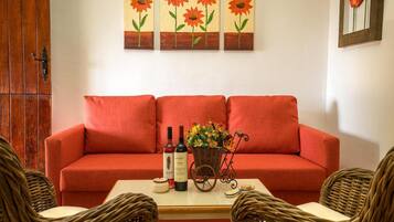 Classic House, 2 Bedrooms | Living room