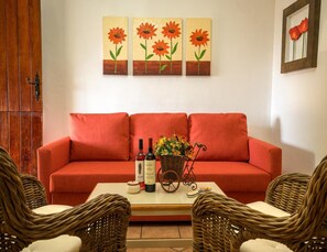 Classic House, 2 Bedrooms | Living room - Holiday Home in Malpais de Candelaria With a Terrace (Candelaria)