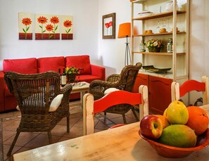 Nhà phong cách cổ điển, 2 phòng ngủ | Phòng khách