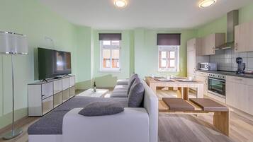 Căn hộ phong cách cổ điển, 2 phòng ngủ | Phòng khách