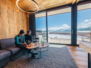 Deluxe Apartment, 2 Bedrooms | Living room