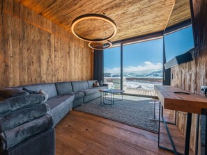 Deluxe Apartment, 2 Bedrooms | Living room