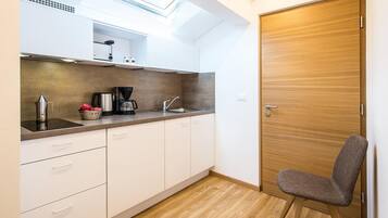 Apartemen Comfort, 2 kamar tidur | Dapur pribadi | Lemari es, microwave, mesin pembuat kopi/teh, dan ketel listrik