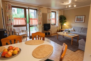 Classic Apartment, 2 Bedrooms | Dining - Ferienwohnung im Ferienpark Falkenstein (Falkenstein)