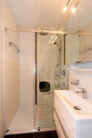 Classic Apartment, 2 Bedrooms | Bathroom - Ferienwohnung im Ferienpark Falkenstein (Falkenstein)
