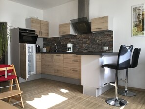 Deluxe House, 3 Bedrooms | Private kitchen | Fridge, oven, coffee/tea maker, electric kettle - Ferienwohnung im Ferienpark Falkenstein (Falkenstein)