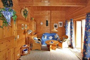 Comfort Bungalow, 2 Bedrooms | Living room