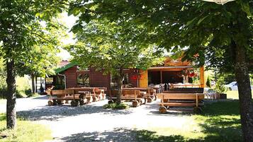 Classic Bungalow, 3 Bedrooms | Garden