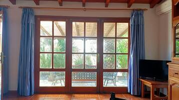 Classic Bungalow, 2 Bedrooms | Private kitchen | Fridge, microwave, coffee/tea maker, electric kettle