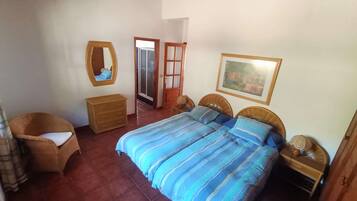 Classic Bungalow, 2 Bedrooms | 1 bedroom, individually furnished