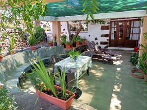 Bungalow tiện nghi đơn giản, 3 phòng ngủ | Ban công