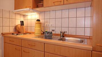 Rumah Klasik, 1 kamar tidur | Dapur pribadi | Lemari es, oven, mesin pembuat kopi/teh, dan ketel listrik