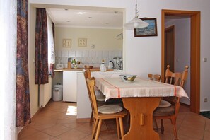 Deluxe House, 2 Bedrooms | Private kitchen | Fridge, oven, coffee/tea maker, electric kettle - Cottages by the Pond, Zinnowitz (Zinnowitz)