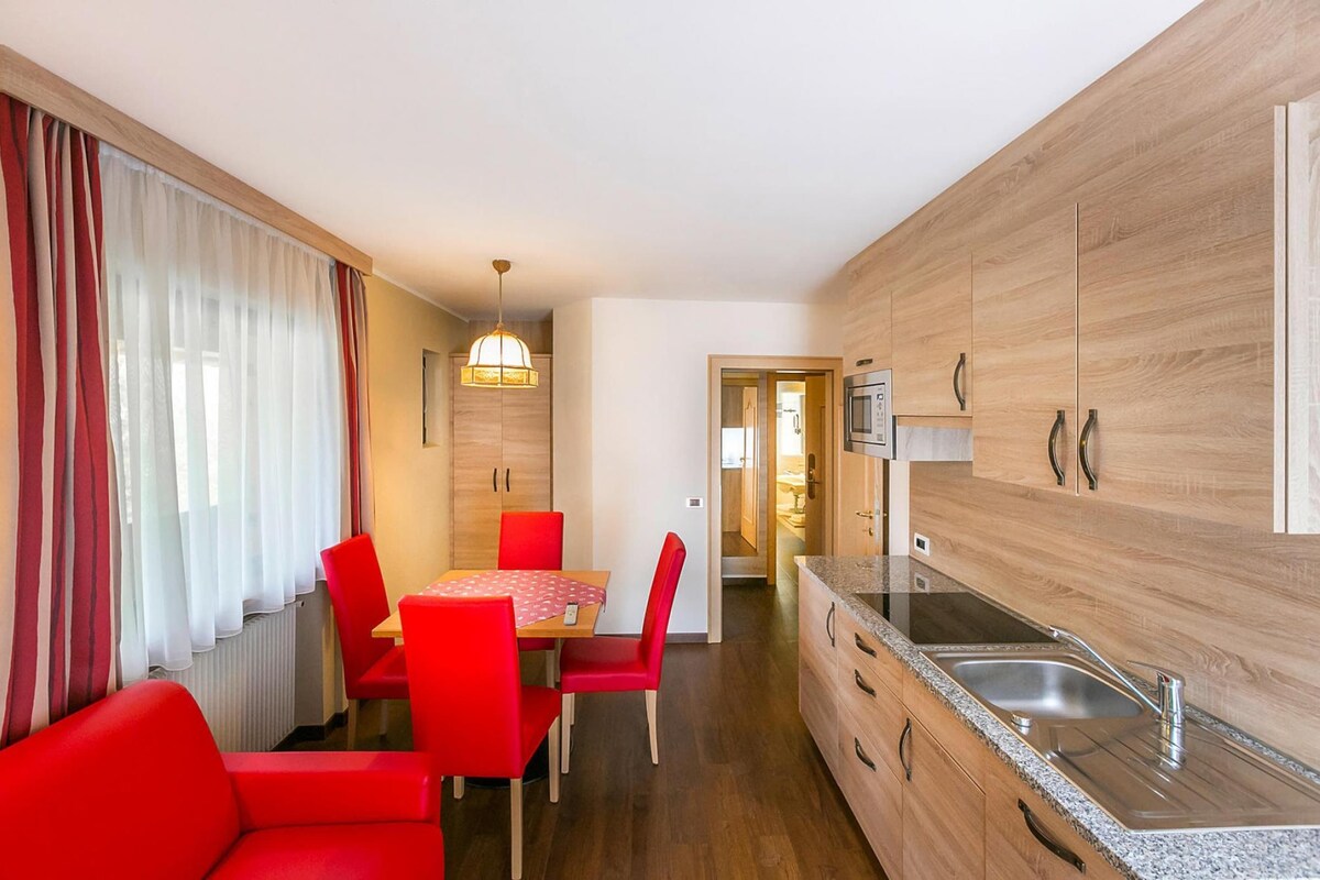 Deluxe Apartment, 3 Bedrooms | Private kitchen | Coffee/tea maker, fridge, microwave, dishwasher