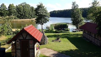 Rumah Deluks, 4 kamar tidur | Taman