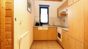 Classic House, 3 Bedrooms | Private kitchen | Fridge, oven, dishwasher, coffee/tea maker