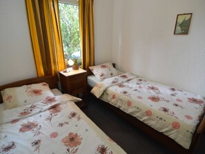 6 chambres, ameublement unique, literie fournie