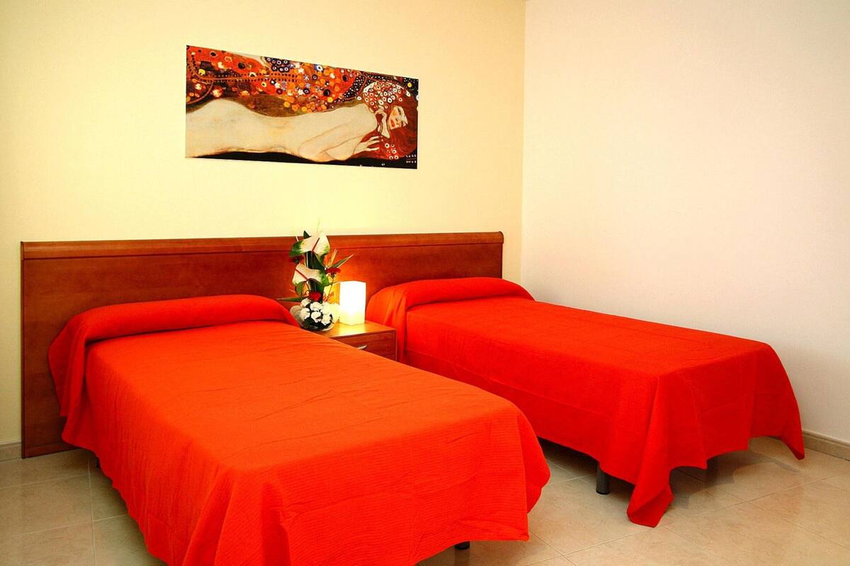 5 bedrooms, individually furnished