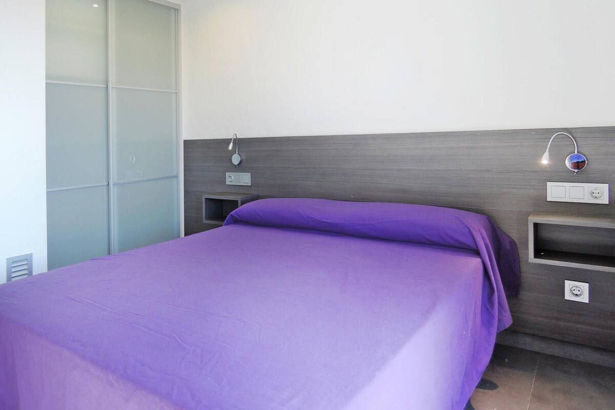 5 bedrooms, individually furnished