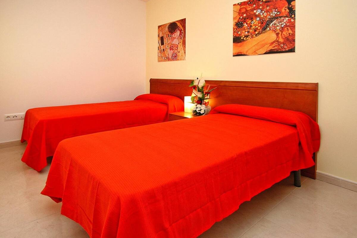 5 bedrooms, individually furnished