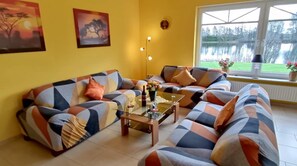 Comfort huis, 6 slaapkamers | Woonkamer | Een dvd-speler
