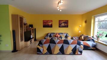 24 kamar tidur dan dilengkapi dengan perabotan berbeda-beda