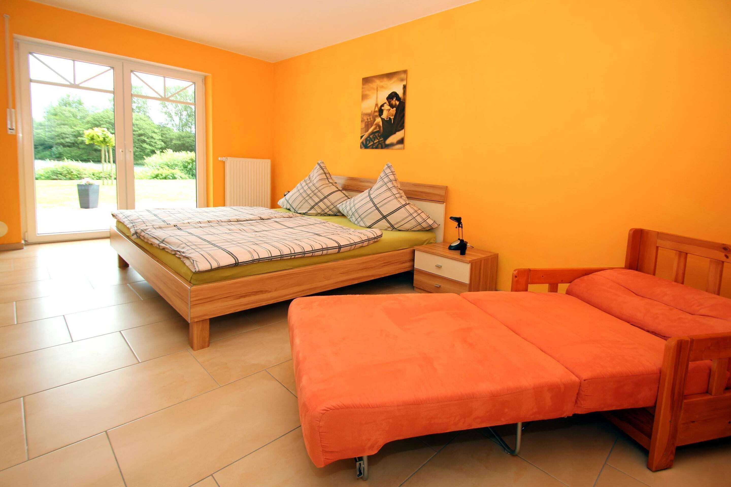 24 chambres, ameublement personnalisé, draps fournis