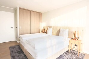 8 chambres, ameublement unique