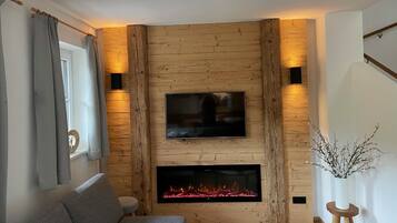 Classic Chalet, 4 Bedrooms | Living room