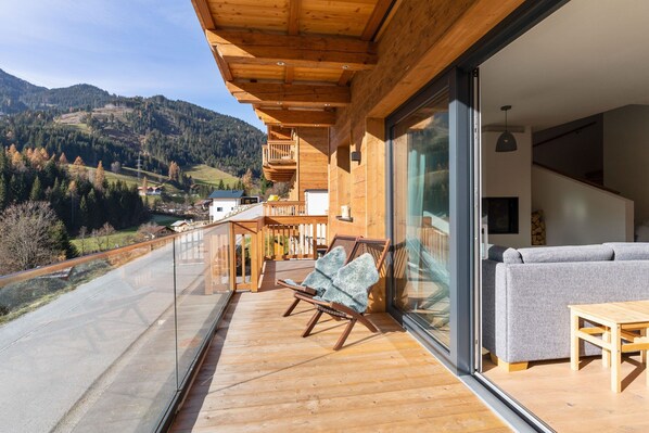 Balcony - Modern Chalet in Muhlbach am Hochkonig Near Ski Area (Muehlbach Am Hochkoenig)