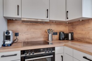 Classic Chalet, 4 Bedrooms | Private kitchen