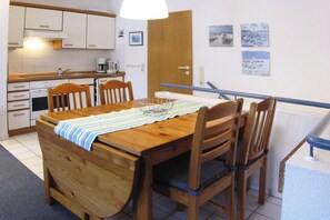 Comfort Apartment, 2 Bedrooms | Dining - Apartment in Cuxhaven With a Shared Sauna (Cuxhaven)