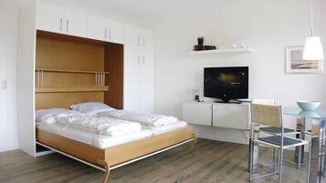 3 bedrooms, bed sheets
