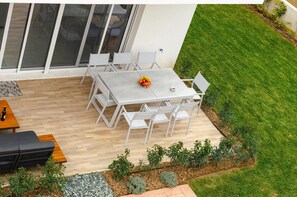 Classic House, 4 Bedrooms | Outdoor dining - Villas Acrotel Porto Brava, Ormos Panagias (Sithonia)