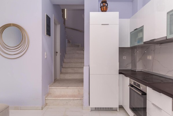 Fridge, microwave, oven, stovetop - Villas Acrotel Porto Brava, Ormos Panagias (Sithonia)