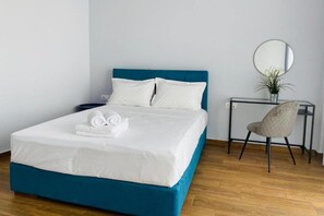 7 camere, con arredamento individuale, ferro/asse da stiro