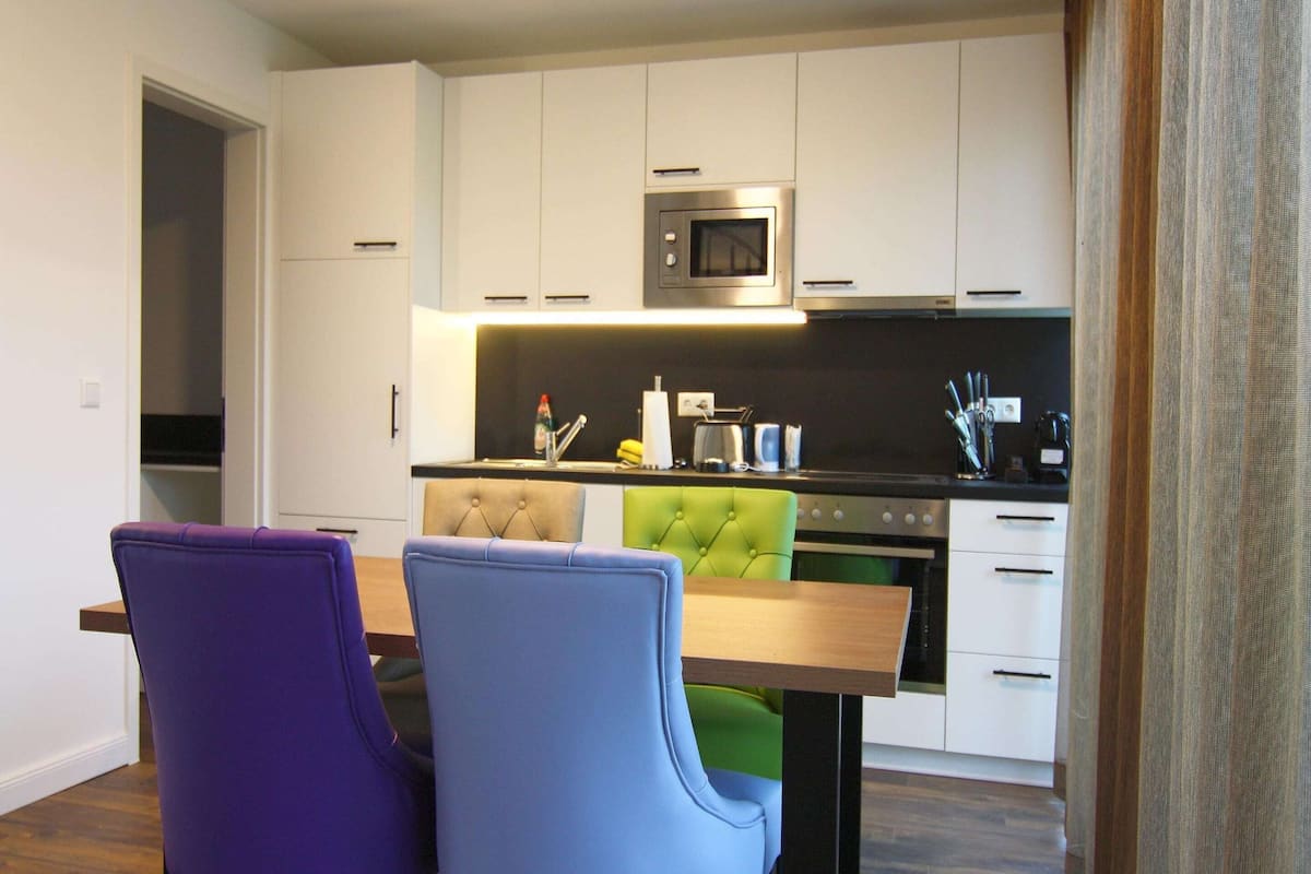 Fridge, microwave, oven, coffee/tea maker